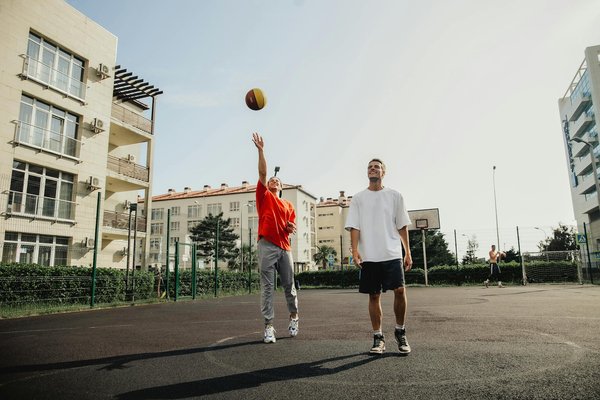 Les crèmes et équipements pour prévenir les blessures en basket de salle